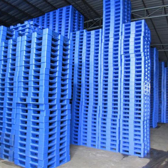 PALLET NHỰA MÀU XANH DƯƠNG