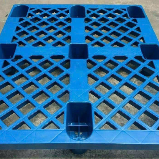 PALLET NHỰA MÀU XANH DƯƠNG